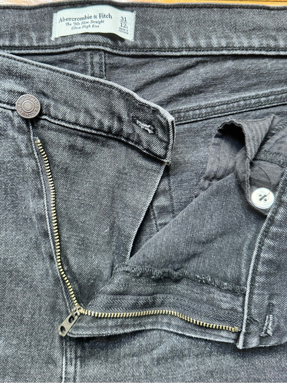 Abercrombie & Fitch ‘The ‘90s Slim Straight Ultra High Rise Jean in LONG - Picture 6 of 7